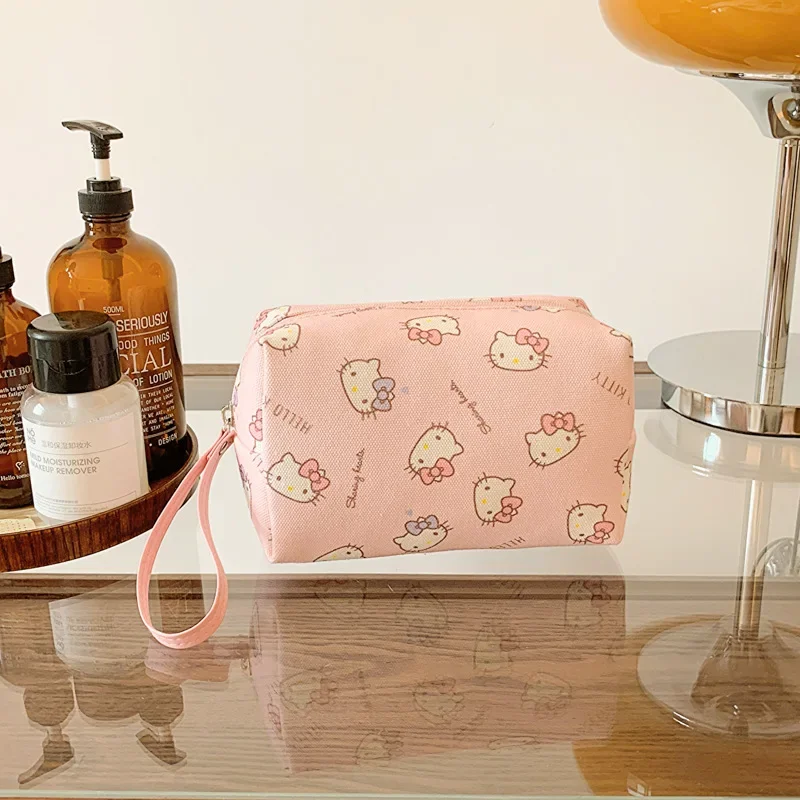 Hello Kitty Makyaj Çantası Büy - Travel Accessories Organiser incelemesi ve fiyatı